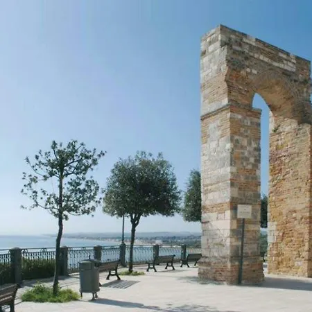 La Torre Couette-café Numana